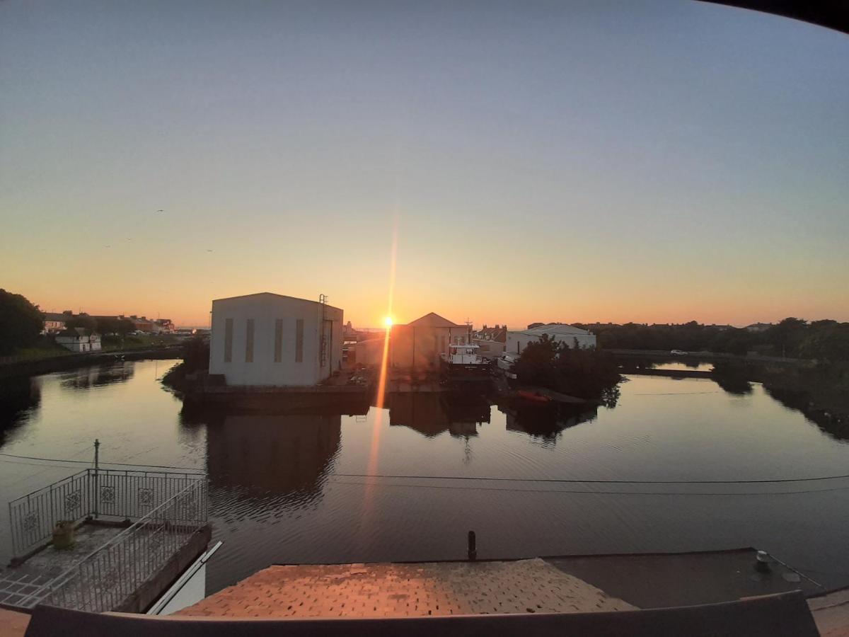 Stunning Riverside Town House With Views Ayrshire Girvan Exterior foto